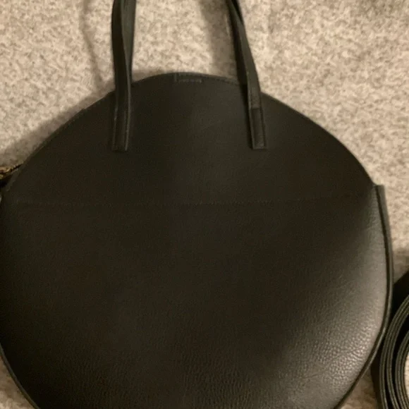 Carlos Santana 13" Round Black Faux Leather Crossbody Handbag zebra print inside - Picture 2 of 6